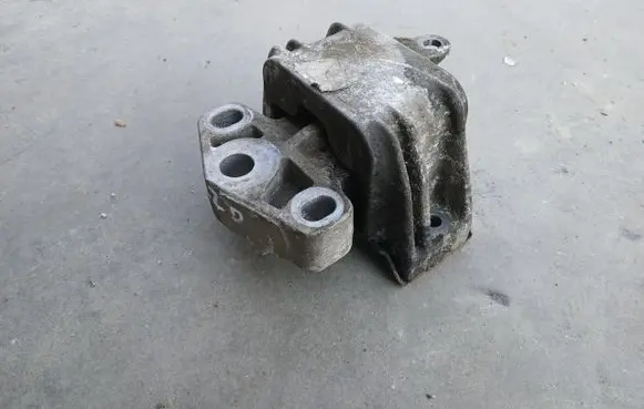 Volkswagen Sharan Engine mount vacuum valve 7M3199555