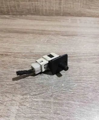 Mercedes-Benz E W211 Front door sensor coupe 2028209410