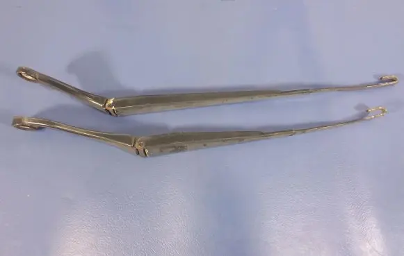 Cadillac CTS Front wiper blade arm