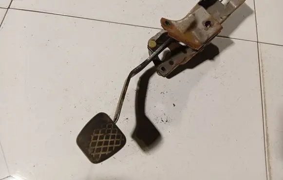 Honda FR-V Clutch pedal 