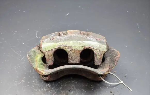 Renault Master II Front brake caliper 7701208013