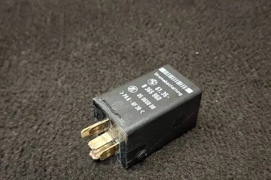 BMW 5 E39 Other relay 6135 8365960 05065000