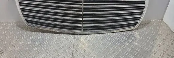 Mercedes-Benz E W211 Front bumper upper radiator grill A2118800283