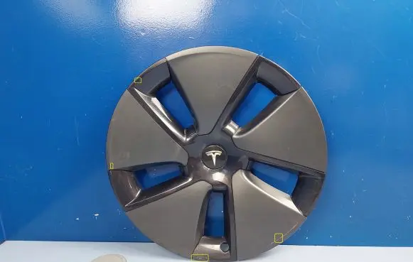 Tesla Model 3 R18 wheel hub/cap/trim 104427100A