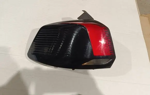 Peugeot 5008 II Rear/tail lights 9811028080