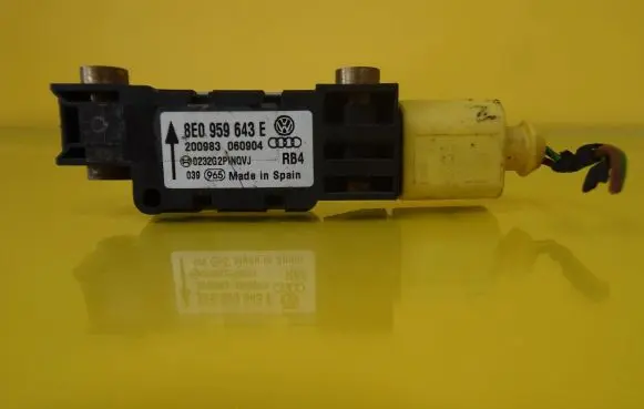 Audi A6 S6 C5 4B Airbag deployment crash/impact sensor 8E0959643E