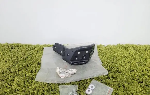Toyota Avensis T270 Fender mounting bracket 53804-05010