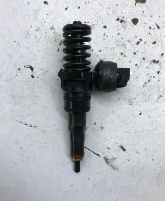 Volkswagen PASSAT B5.5 Fuel injector 038130073AJ 0414720037