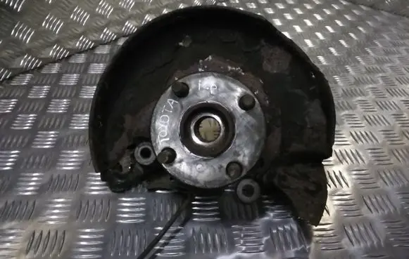 Toyota Corolla E120 E130 Front wheel hub