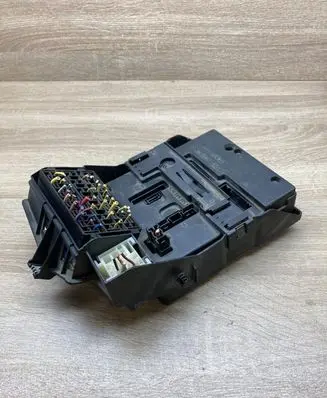 Renault Scenic I Central body control module 7703297930 8108502400B