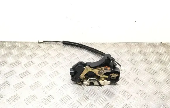 Mitsubishi Colt Front door lock 04817A