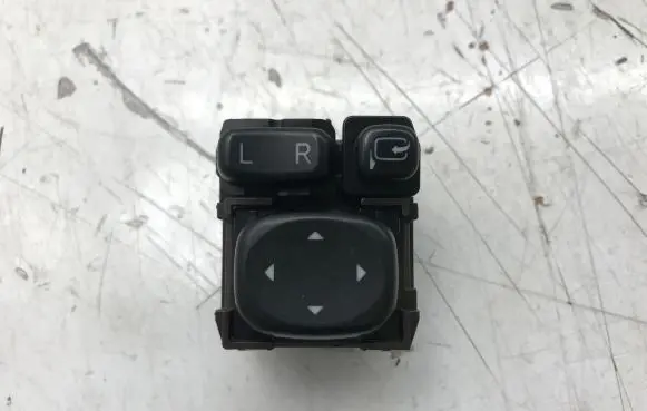 Toyota Avensis T270 Wing mirror switch 8487205020 183646