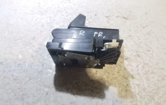 Dacia Sandero Front door lock
