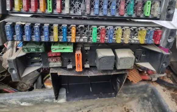Mercedes-Benz Sprinter W901 W902 W903 W904 Fuse module 0015450050