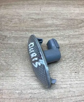 Toyota Auris 150 Front fender indicator light 8173002080