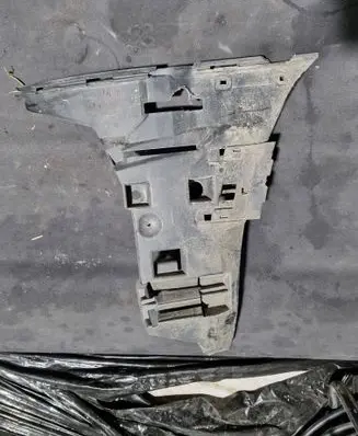 Volvo V70 Front bumper mounting bracket 09190303