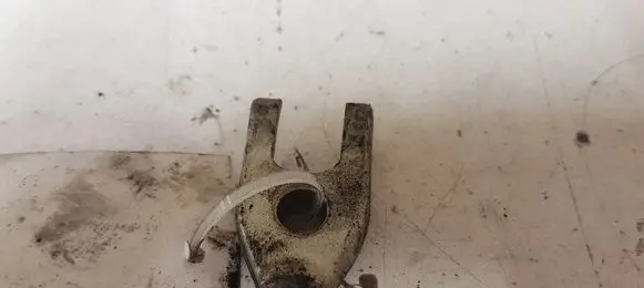 Renault Megane II Fuel Injector clamp holder