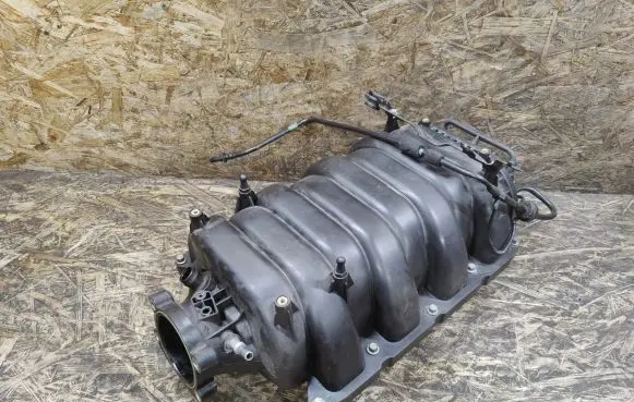 Jaguar XJL Intake manifold 8W939424AF