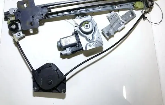 Peugeot 207 Front door window regulator motor 440787e 401786a8