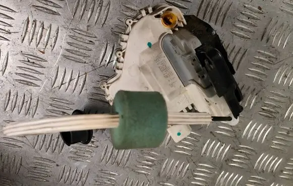 Audi A6 S6 C6 4F Front door lock 4F1837015g