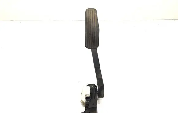 Accelerator throttle pedal