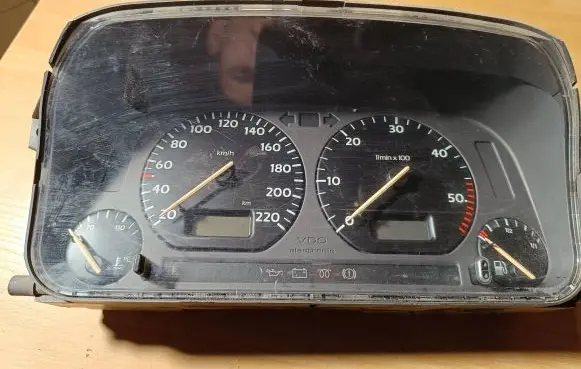 Volkswagen Golf III Speedometer (instrument cluster) 88311188