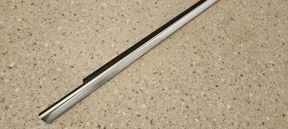 Mercedes-Benz GL X166 Front door glass trim molding A1667250265 1667250265