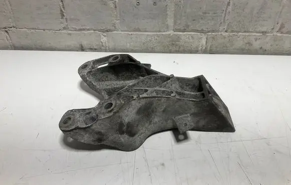 BMW X5 E70 Engine mounting bracket 6778331