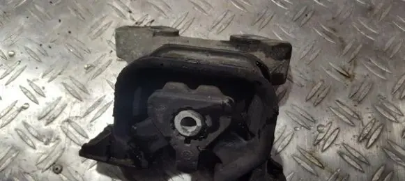 Engine mount bracket