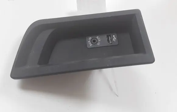 BMW 3 F30 F35 F31 AUX in-socket connector 105026813