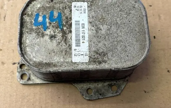 Skoda Octavia Mk3 (5E) Engine oil radiator 03N117021