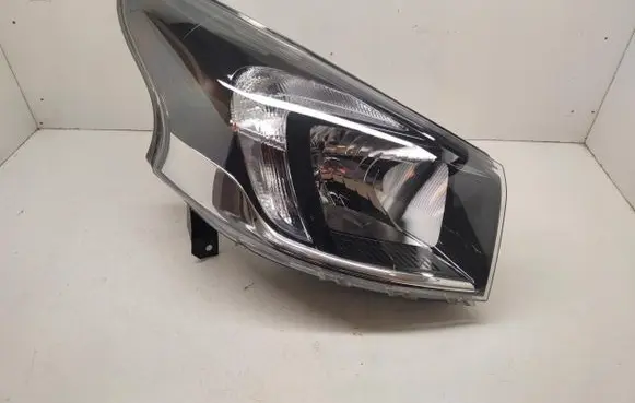 Opel Vivaro Headlight/headlamp 260104319R