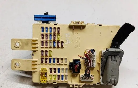 KIA Sportage Fuse box set 919503W040S6 919503W040