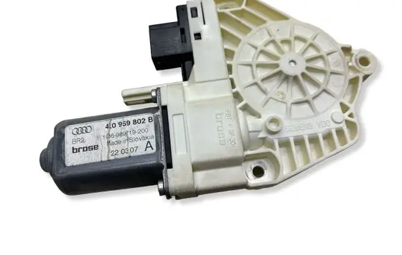 Audi Q7 4L Front door window regulator motor 4L0959802B