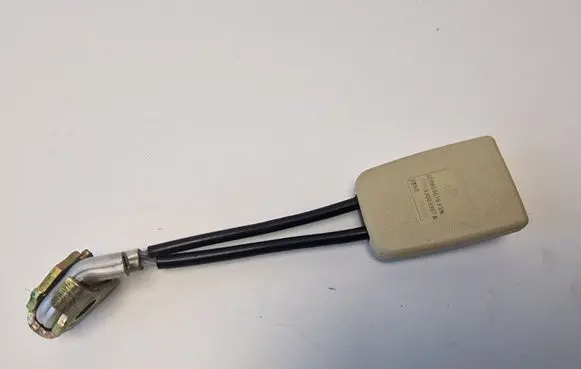 Volkswagen New Beetle Rear seatbelt buckle 1C0858675