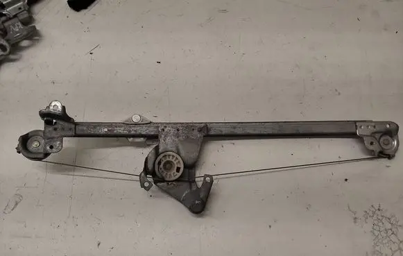 Mercedes-Benz E W210 Rear window lifting mechanism without motor 2107300746