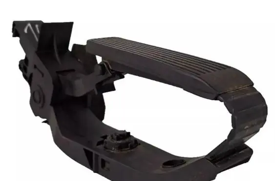 Mercedes-Benz E W211 Accelerator throttle pedal A2113000404