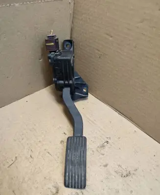 Mitsubishi Colt Accelerator throttle pedal A4543000304 6PV00886600 MN125792