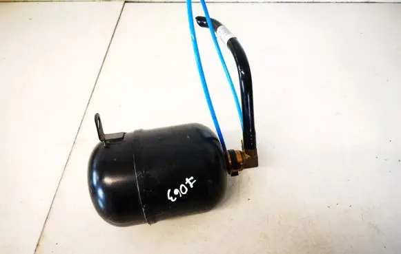 Vacuum air tank