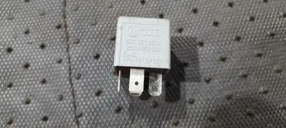 Volkswagen PASSAT B5.5 Other relay 8D0951253A V23134-B52-X301