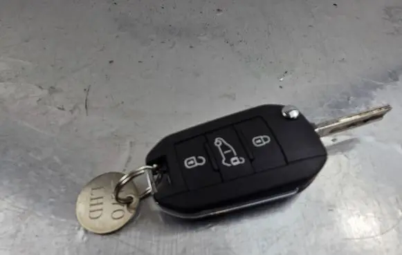 Opel Combo E Ignition key/card 9819236977 02706610 028661504064