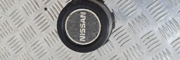 Nissan Terrano R16 wheel hub/cap/trim 