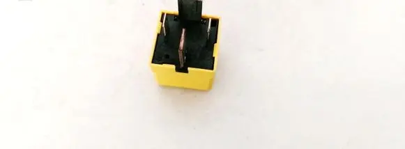Opel Zafira B Other relay 90226846 4RA00779306