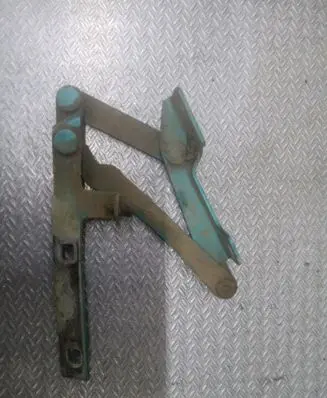 Engine bonnet/hood hinges