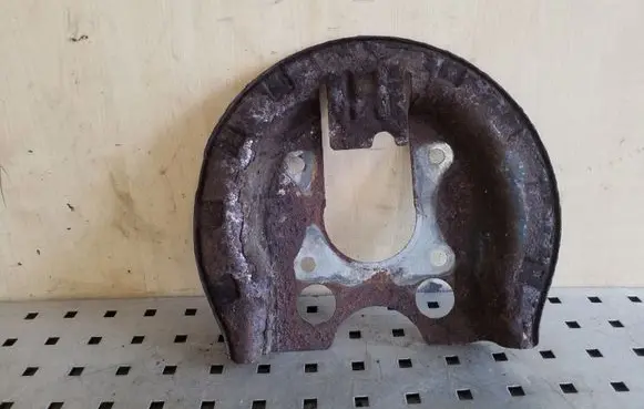 Citroen C4 I Rear brake disc plate dust cover 