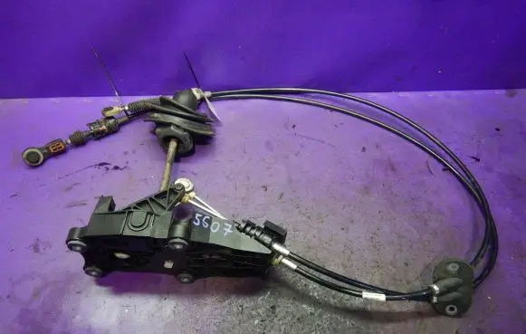 Ford Fusion Gear shifter/selector 2S6R7C453MF
