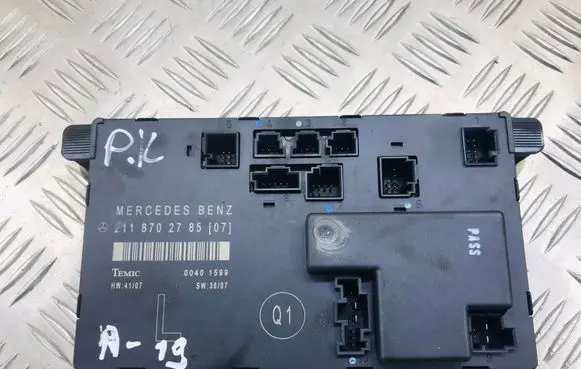 Mercedes-Benz E W211 Door control unit/module 2118702785