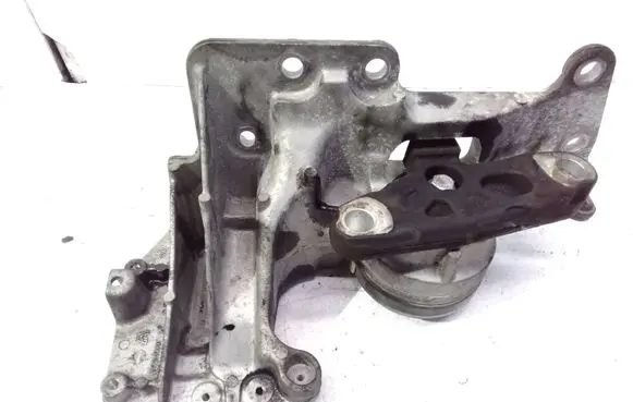 Nissan Qashqai Engine mount bracket 11220JD700