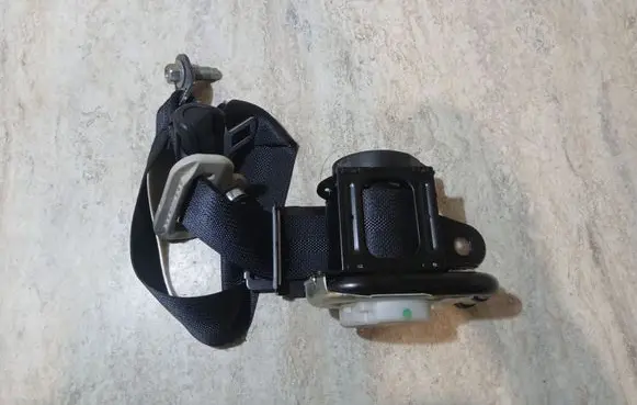 Nissan Leaf II (ZE1) Rear seatbelt 638265401H