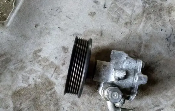 Volkswagen Golf IV Power steering pump 030145269A